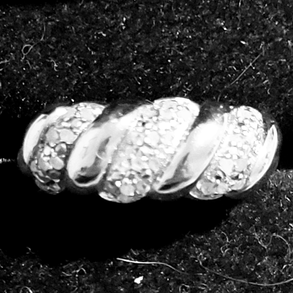 🎉SALE🎉BN Victoria Townsend Diamond Ring